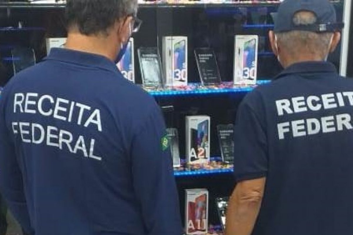 Receita Federal apreende celulares em lojas de Candeias, Simões Filho e Salvador por suspeita de importação ilegal