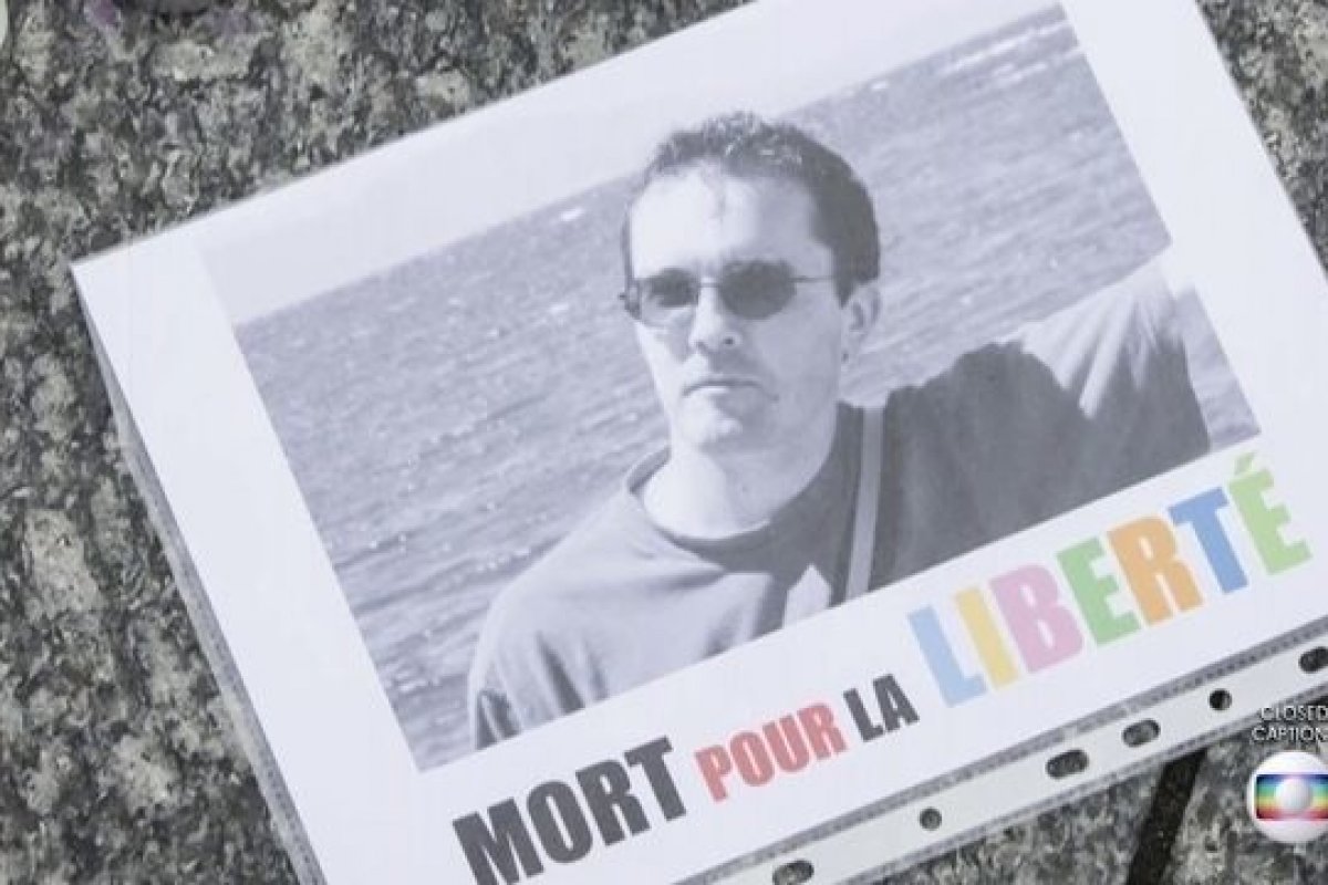 Dois alunos de 14 e 15 anos responderão por assassinato de professor na França