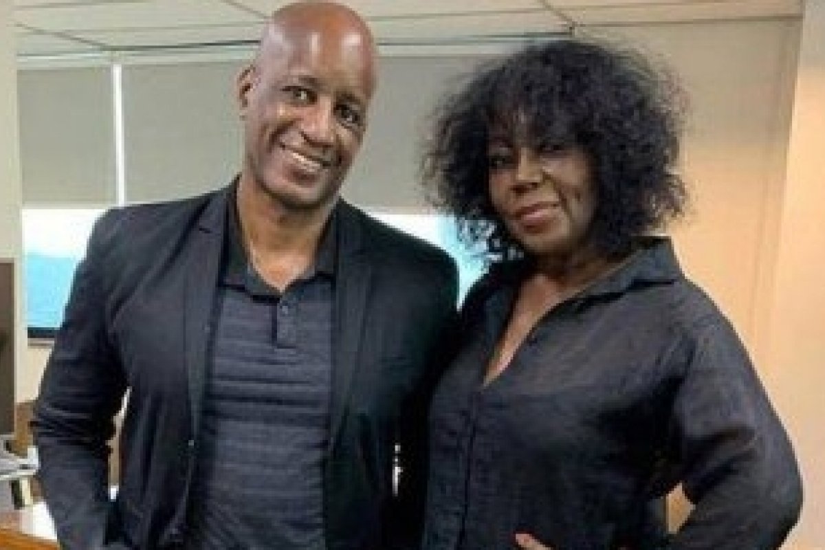 Cantora Watusi aparece  ao lado de presidente da Fundação Palmares, e web reage