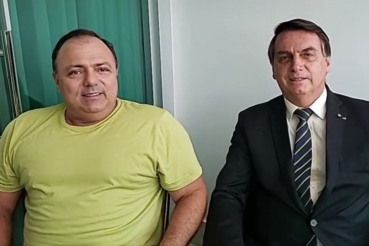 Vídeo: "Um manda, outro obedece", diz Pazuello ao lado de Bolsonaro