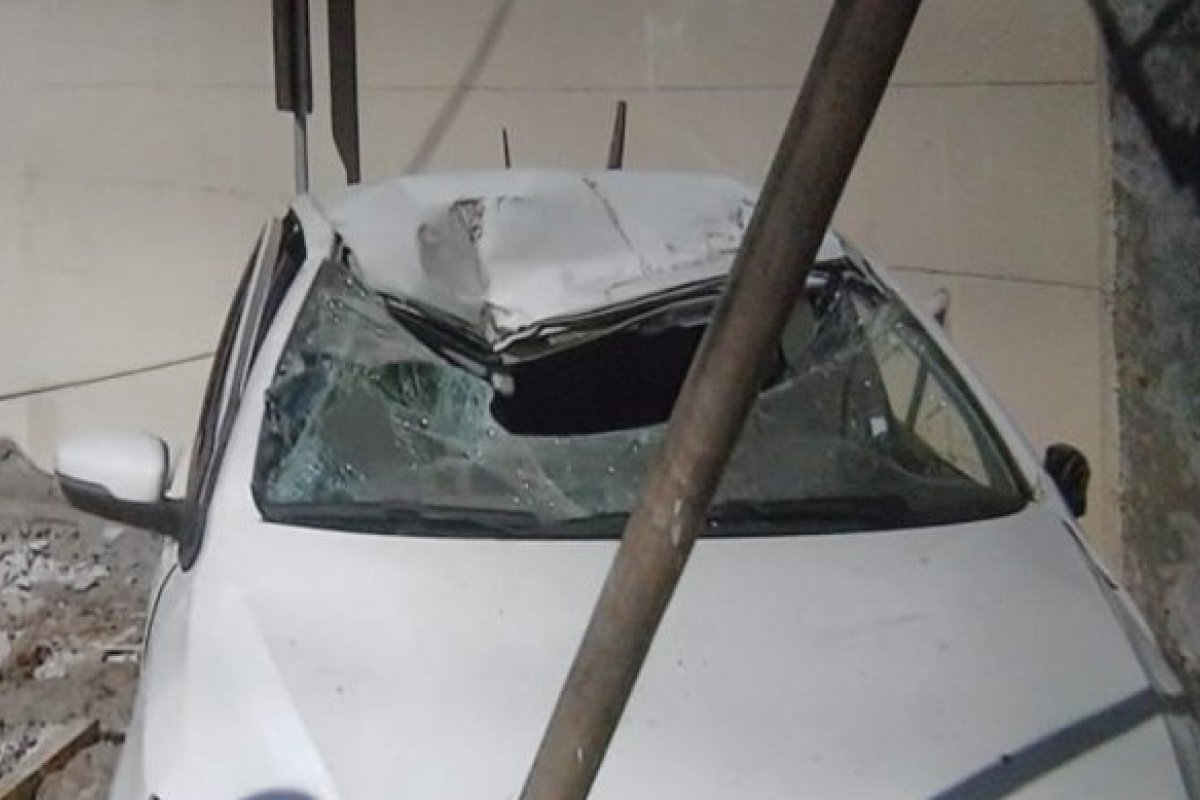 Motorista com supostos sinais de embriaguez perde direção de veículo na Ladeira da Montanha, em Salvador