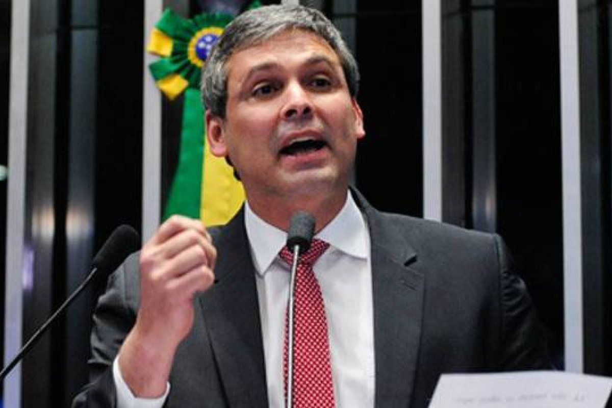 Justiça do RJ cassa candidatura de Lindbergh Farias (PT)