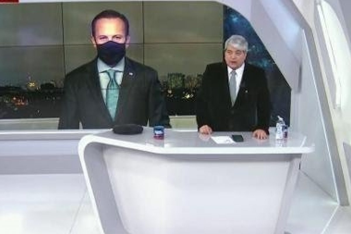 Barraco no ar: João Doria discute com Datena sobre CoronaVac e diz: 'Você não é médico'