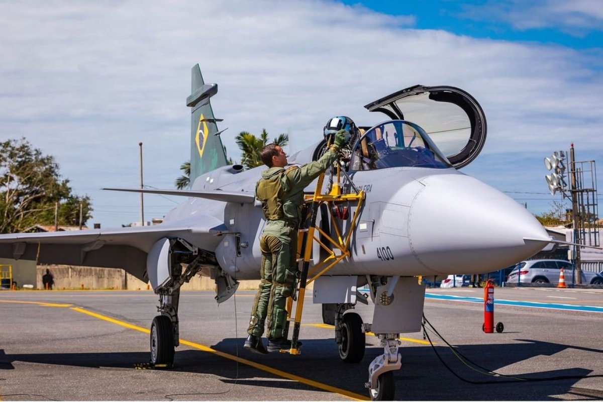 Ao vivo: No dia do aviador, Aeronáutica apresenta nova frota de caças da FAB