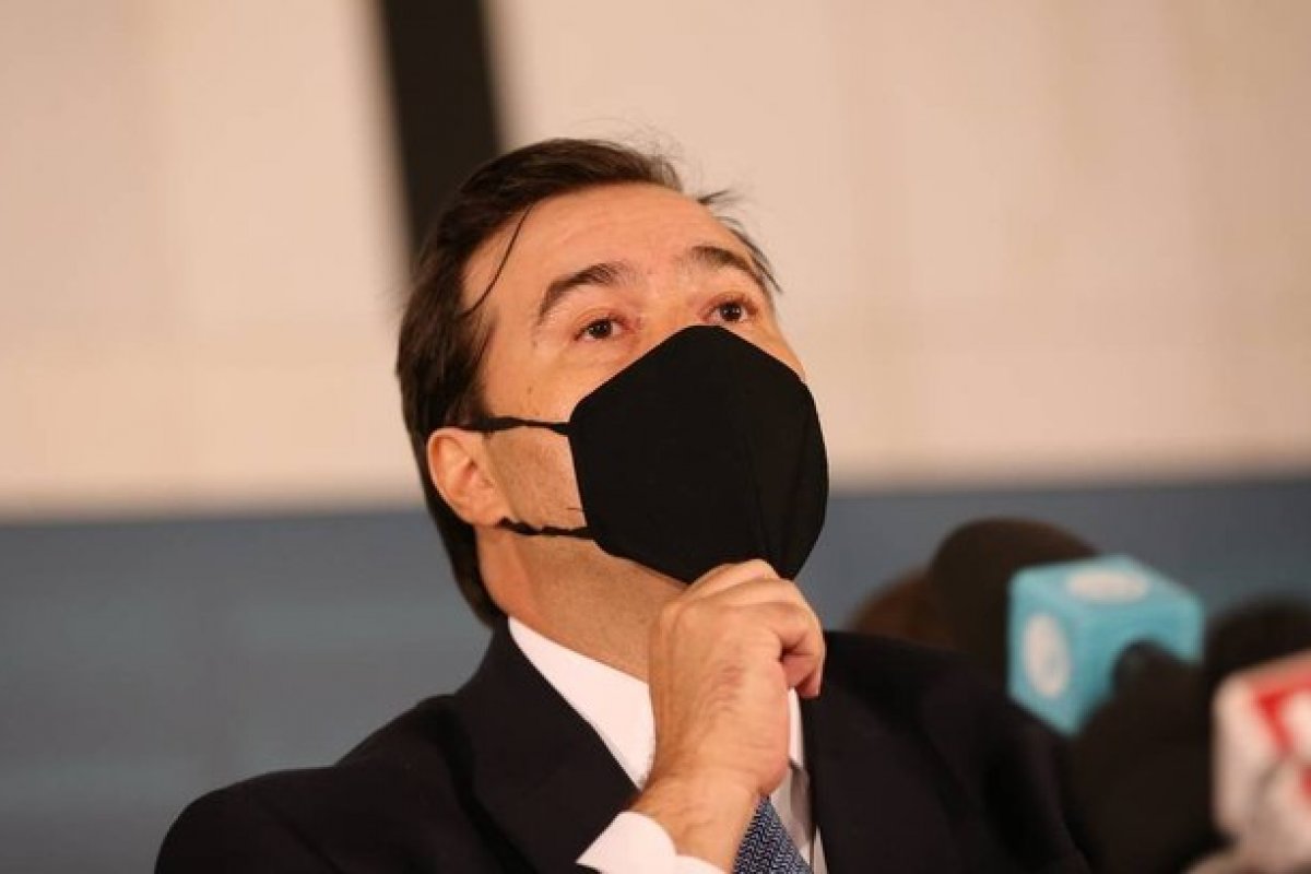 Maia se dispõe a resolver impasse para liberar vacina contra Covid-19