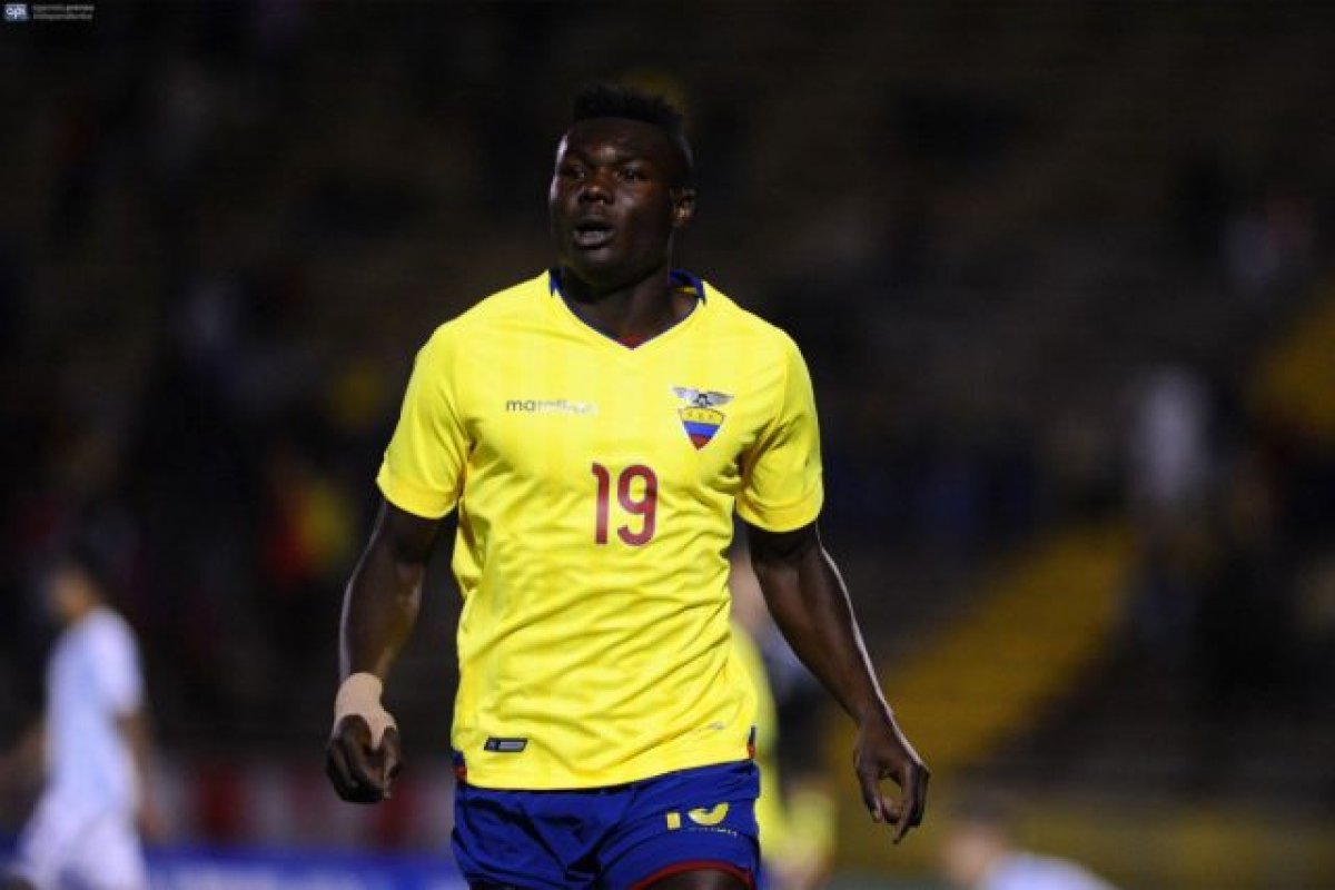 Vitória anuncia contratação de promessa equatoriana