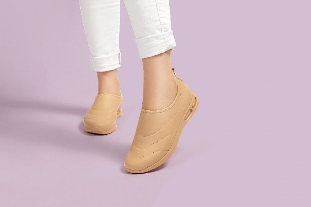 Marca brasileira Iança linha de calçados com proteção permanente contra vírus, bactérias e fungos