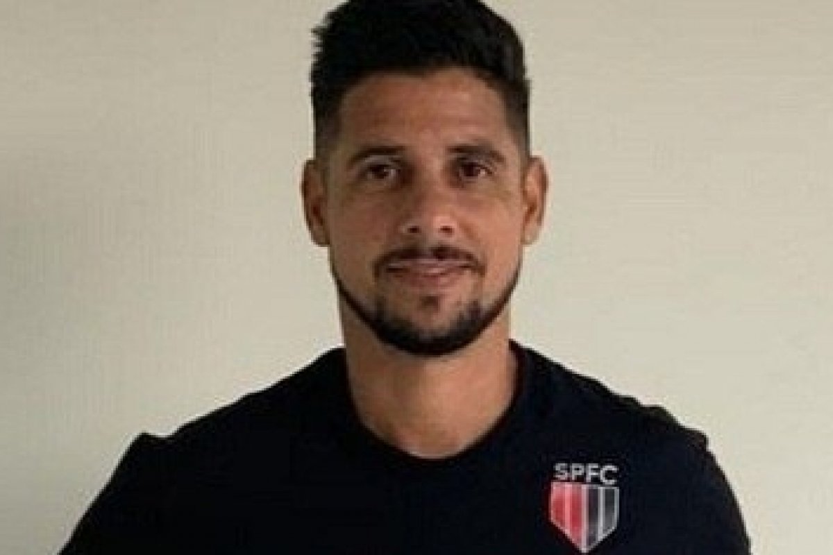 SBT contrata ex-lateral Cicinho para integrar a equipe do programa “Arena SBT”, que estreia na próxima segunda