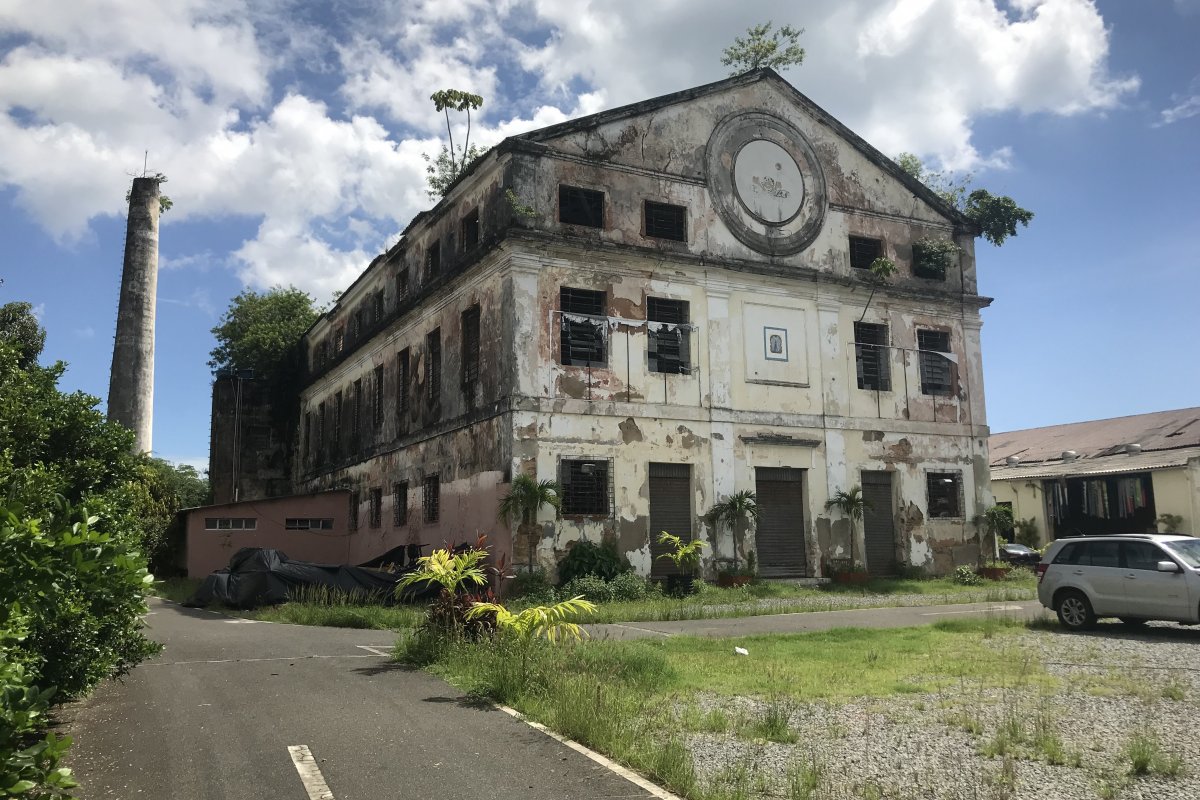 Programa qualifica e emprega 120 jovens na área teatral em Salvador