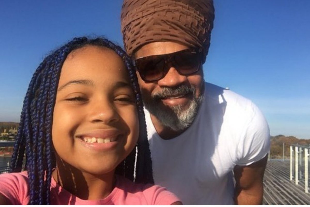 Carlinhos Brown publica foto com a filha caçula: ''Nos parecemos muito''