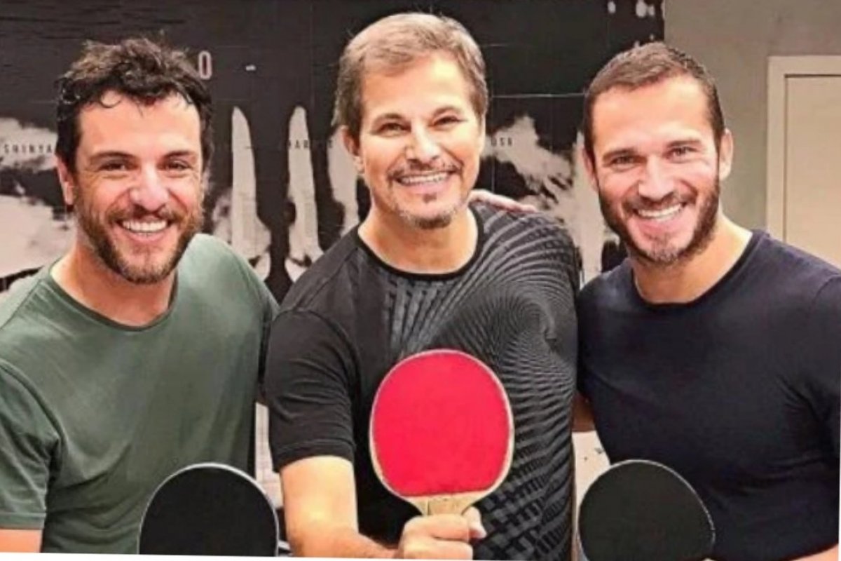 Rodrigo Lombardi, Edson Celulari e Paulo Rocha posam juntos  e web reage