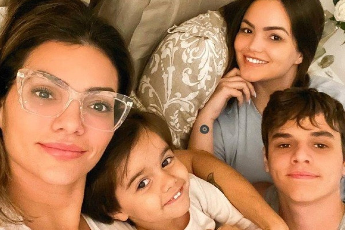 Em plena forma, Kelly Key aparece com os filhos e fala sobre desafios de ser mãe de três