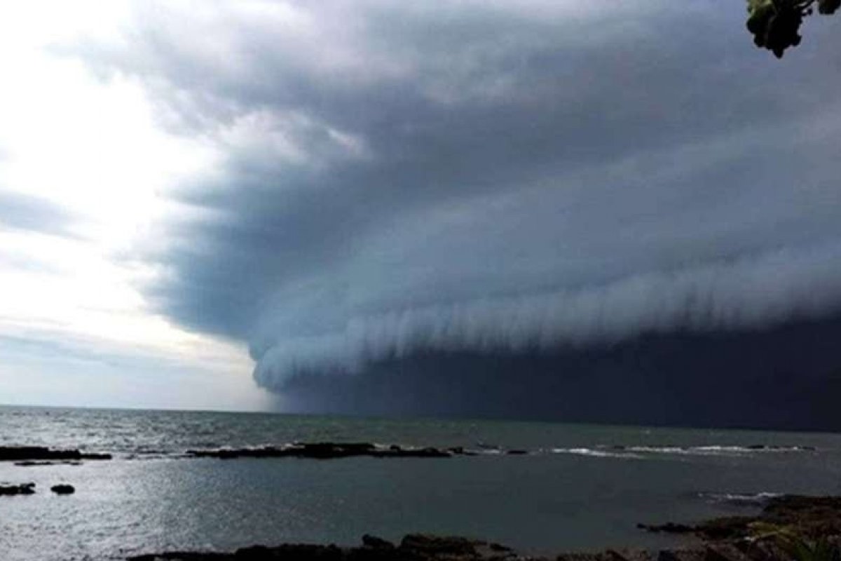 Marinha alerta sobre possibilidade de ciclone no sul da Bahia neste domingo (25)