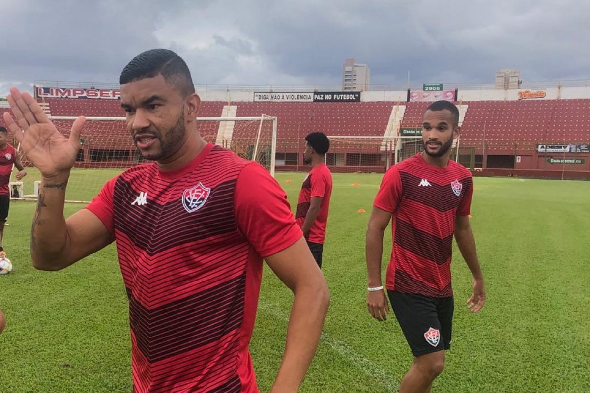 Há um mês sem vencer, Vitória encara Botafogo-SP em Ribeirão Preto (SP)