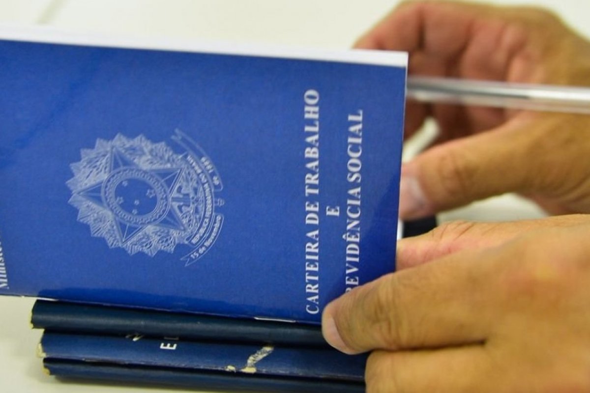 Pesquisa revela que participação das mulheres no mercado de trabalho é a menor em 30 anos