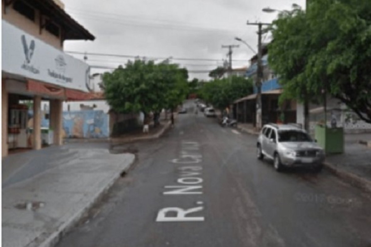 Jovem é morto a tiros dentro de bar em Camaçari