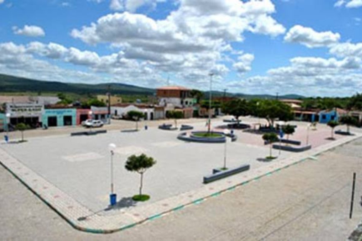 Homem é preso após esfaquear PM e atacar conhecido no interior da Bahia