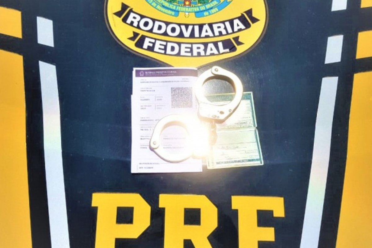 Homem é preso após ser flagrado com CNH falsa na Bahia