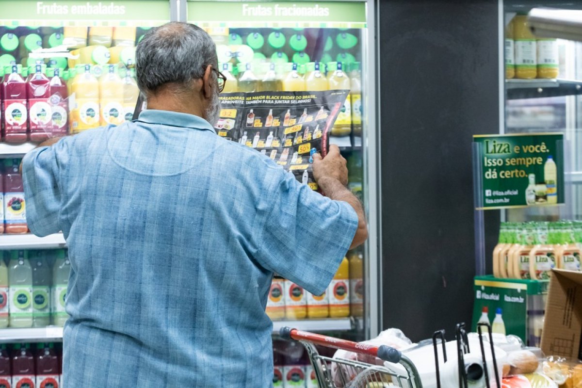 Índice que mede confiança do comércio tem queda em outubro, aponta FGV