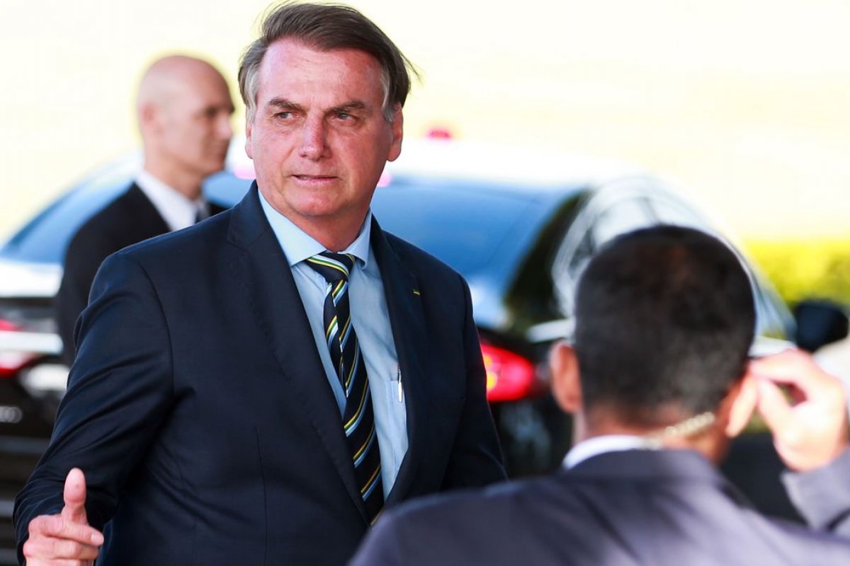 Bolsonaro diz para apoiadores que vacina não é questão de Justiça, mas de saúde