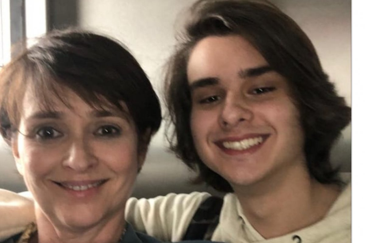 A cara do pai: Filho de Myrian Rios e André Gonçalves completa 18 anos