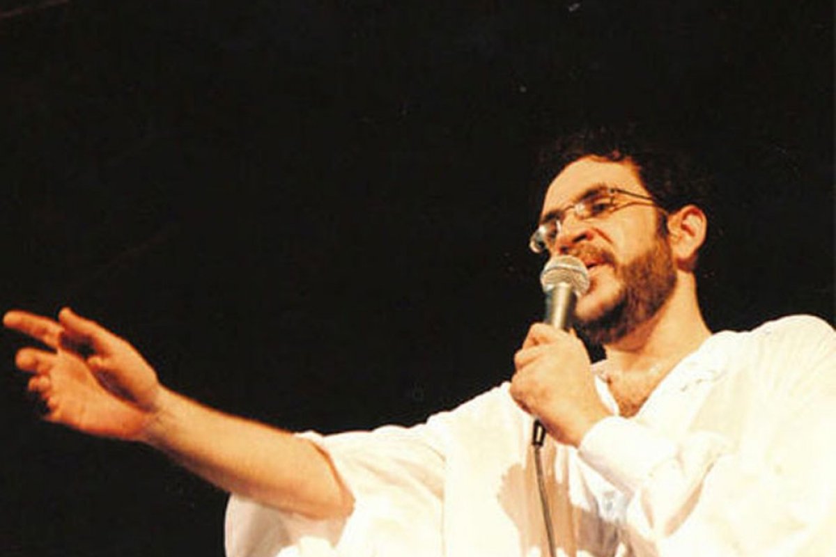 Polícia faz operação para encontrar material inédito de Renato Russo