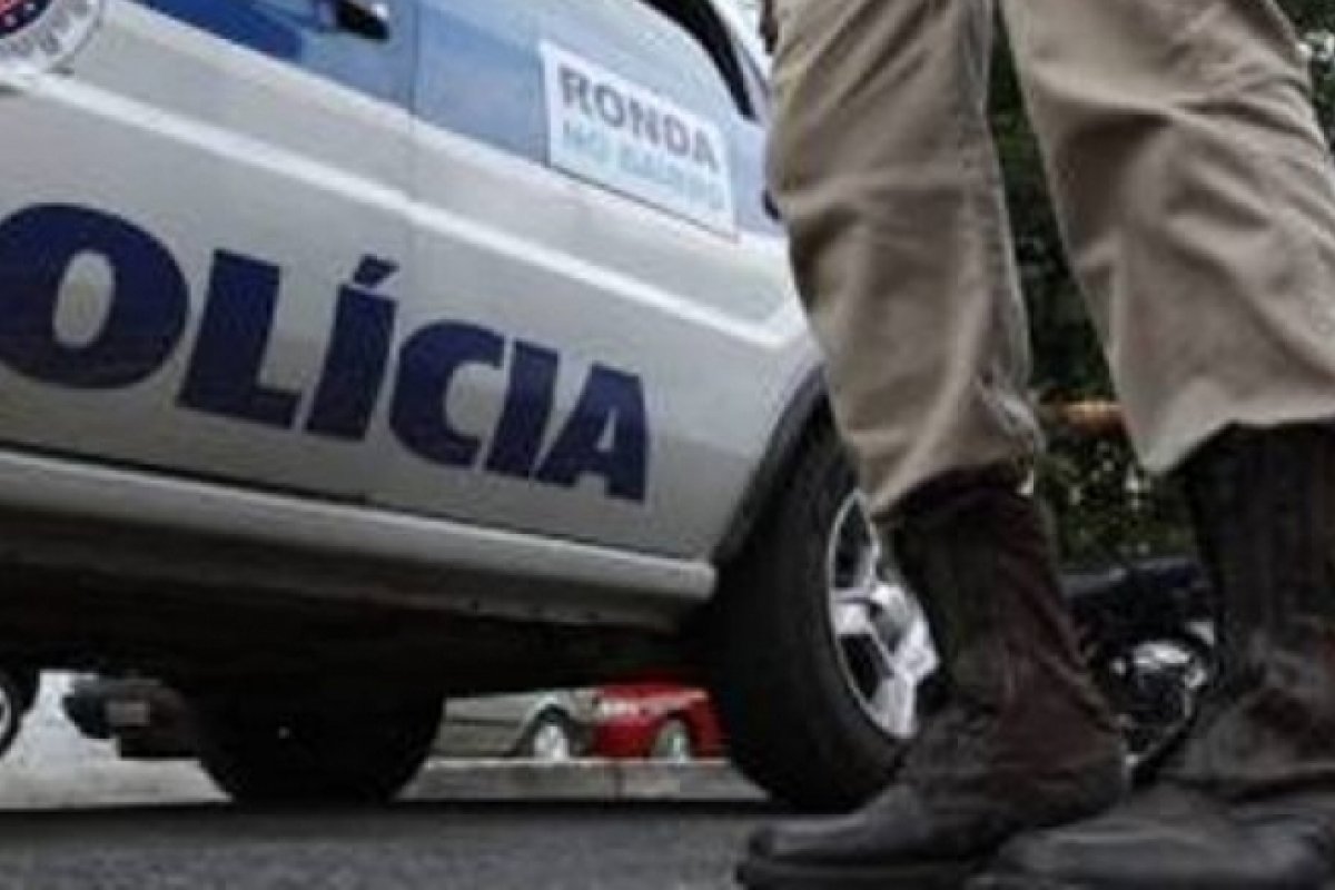 Quatro homens são presos suspeitos de atirarem contra grupos de pessoas