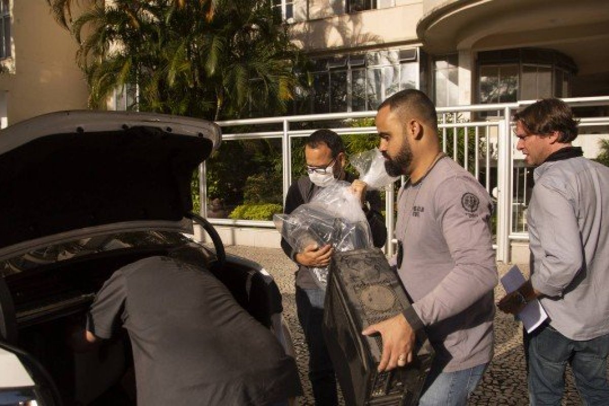 Polícia encontra material com 30 músicas inéditas de Renato Russo