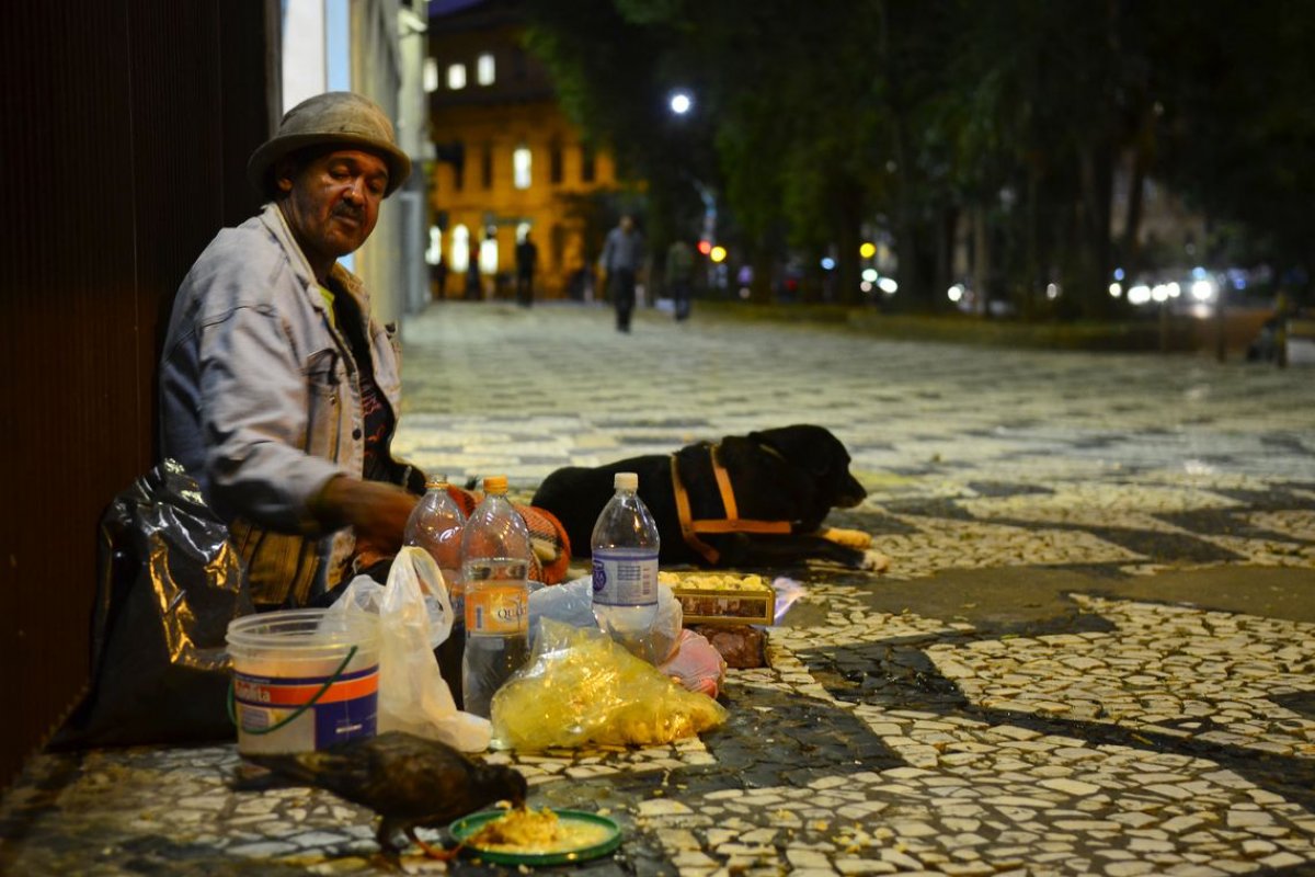 Witzel e Crivella pretendem submeter pessoas em situação de rua a avaliação médica
