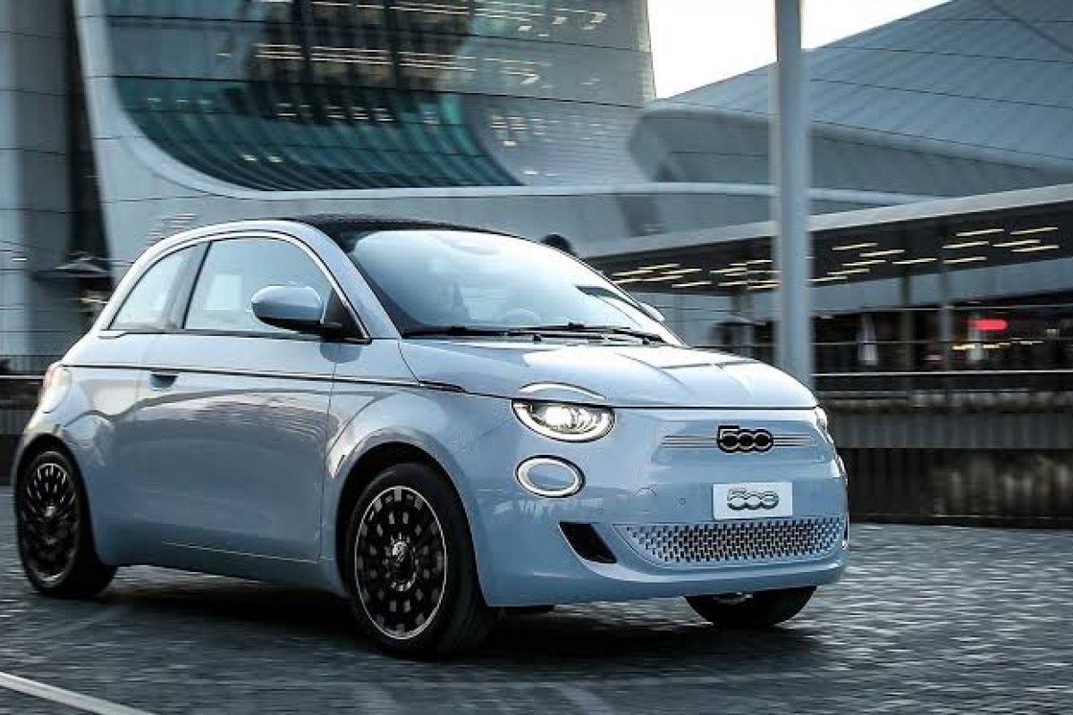 Fiat 500 elétrico já está na Europa por cerca de R$ 106 mil