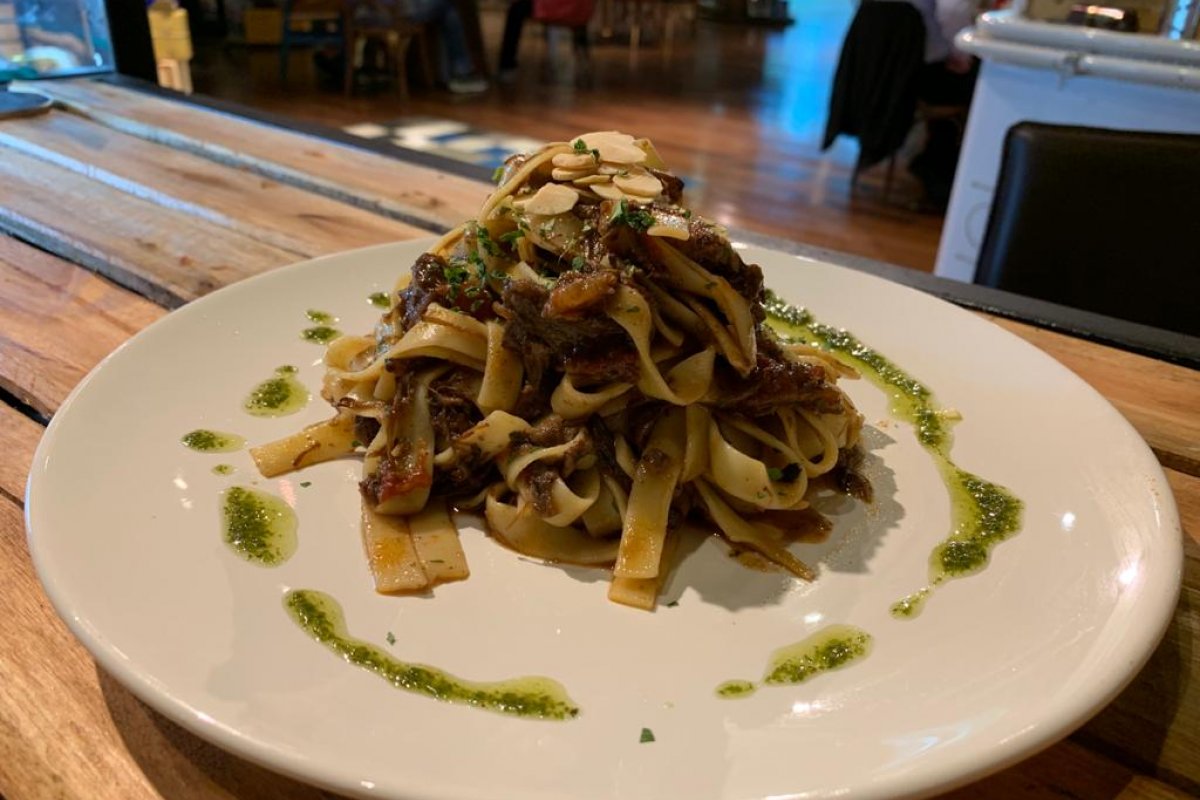Massa italiana com ragu de rabada é destaque do Chef Fernando Noguerol no Empório Maria da Glória