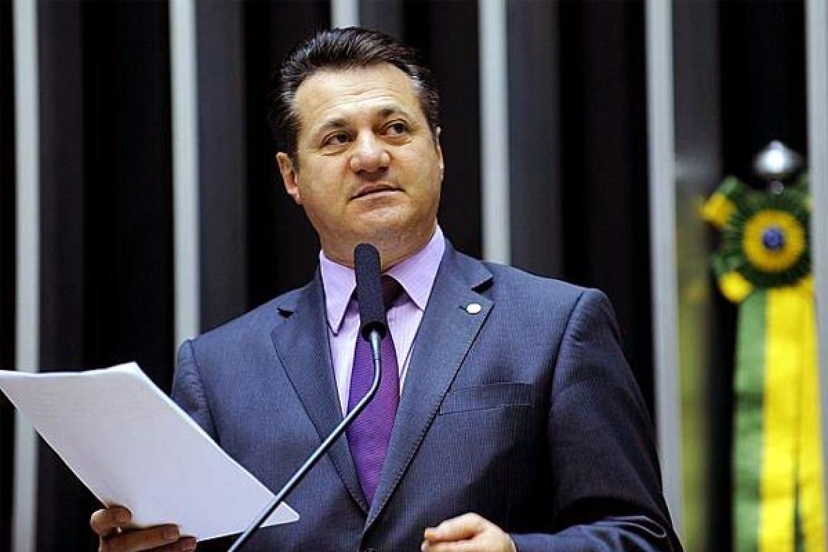 Deputado apresenta PL que desobriga uso de máscaras em locais públicos e templos religiosos