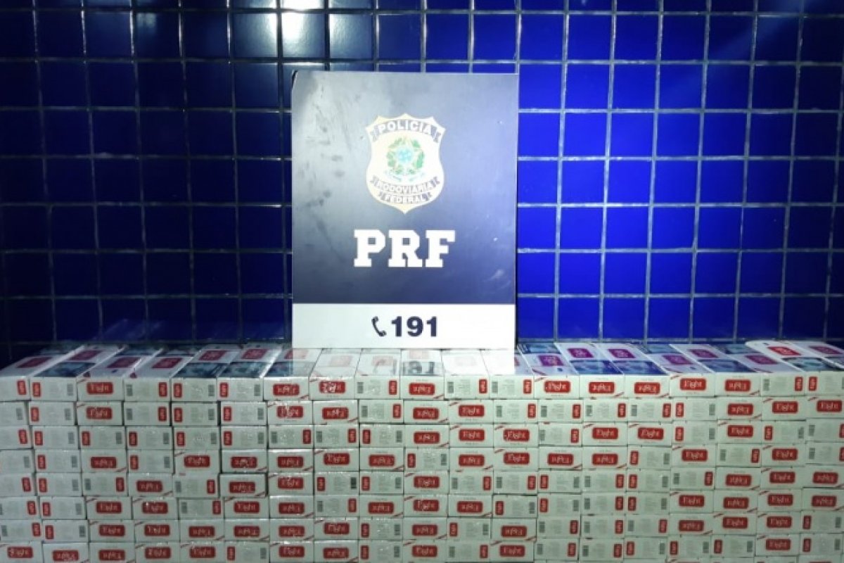 PRF-BA apreende 40 mil cigarros contrabandeados e outros produtos falsificados na BR 242