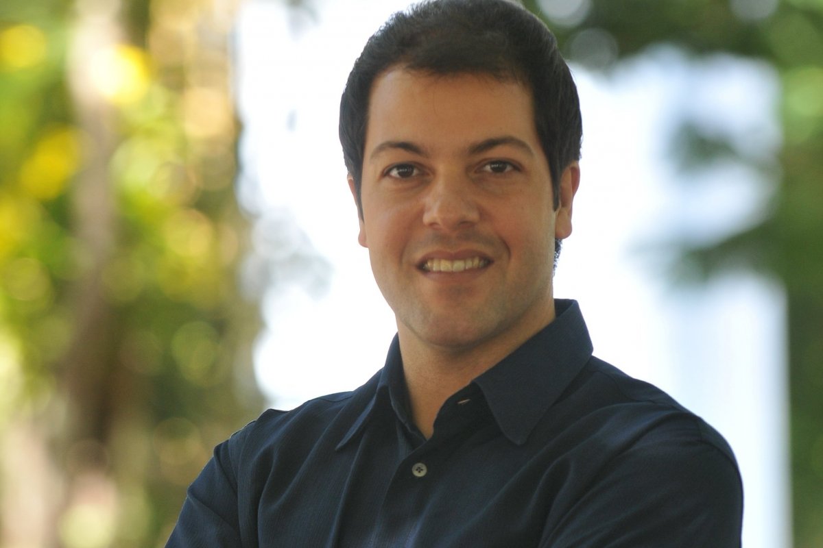 Até quando o livro sobreviverá? Por Sandro Arquejada