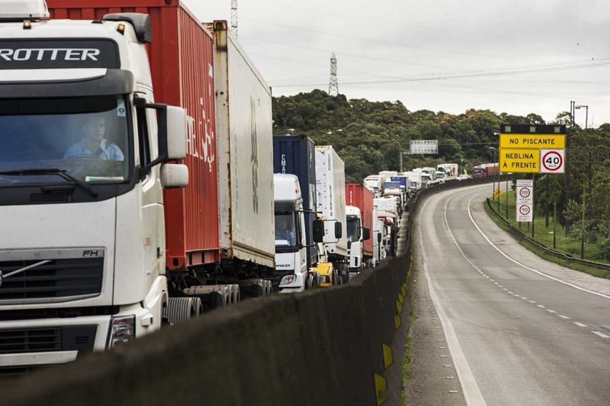 Associação de caminhoneiros pede retirada urgente de PL de cabotagem do Congresso