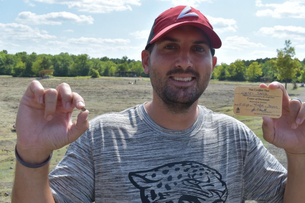 Diamante com mais de dois quilates é encontrado por turista nos EUA