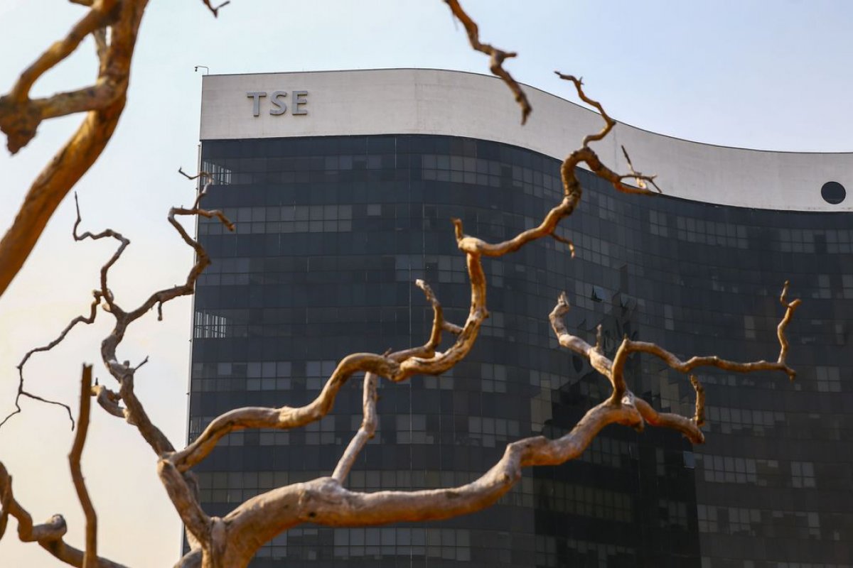 TSE aprova envio de forças federais para sete estados