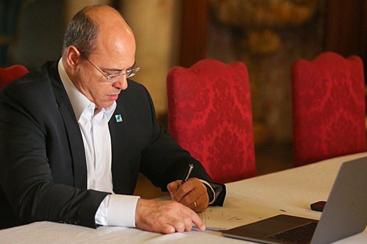 Witzel diz em entrevista que “República gira em torno da proteção ao Flávio”