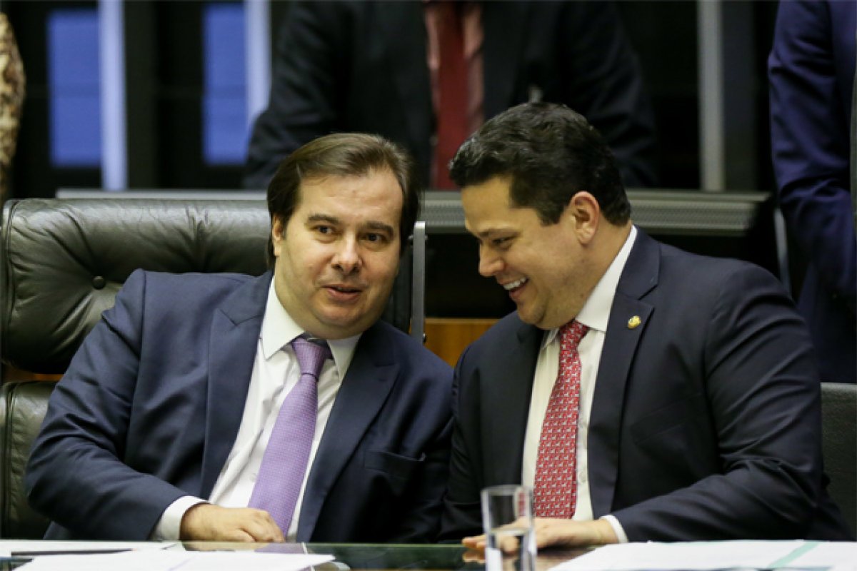 Governadores articulam reunião com Maia e Alcolumbre para discutir vacinação