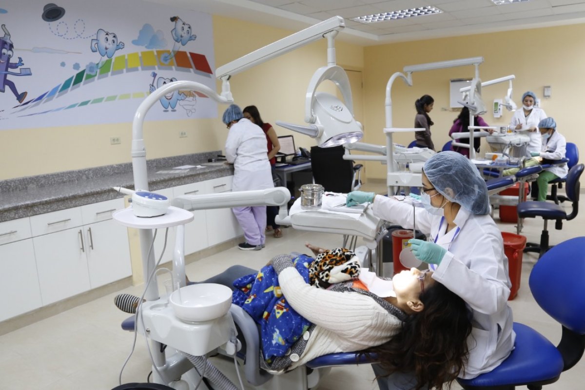 Governo do Equador reconhece contribuição de empresa brasileira em projeto social de saúde bucal