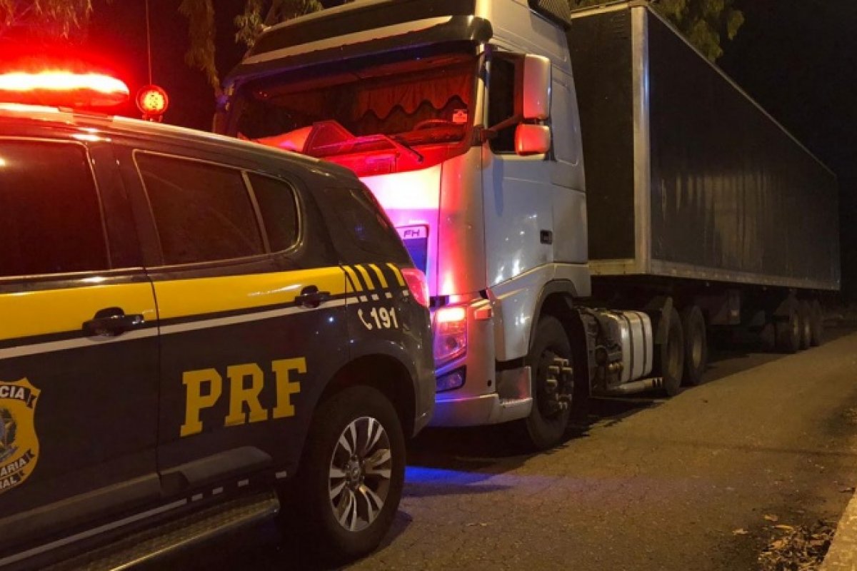 PRF recupera veículo roubado e prende homem por receptação na BR 116