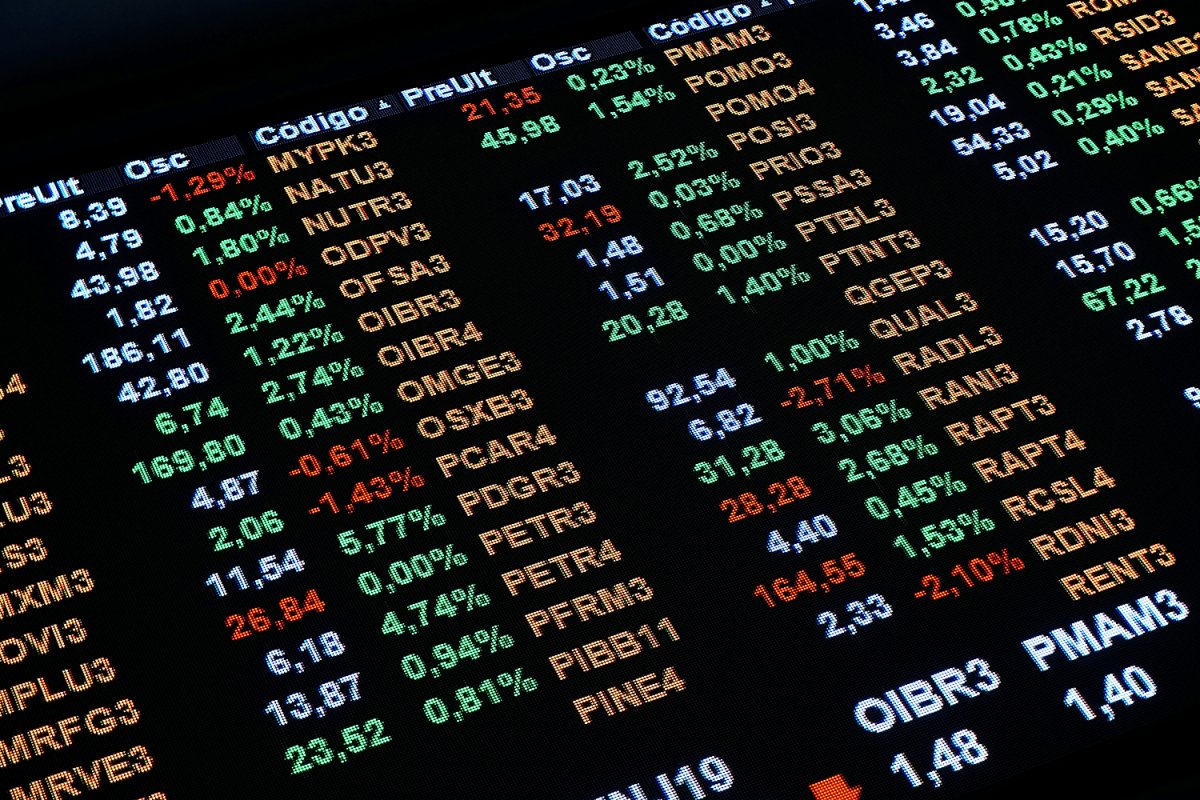 Bolsa cai 4,25% e dólar sobe a R$ 5,763, mesmo intervenção do BC
