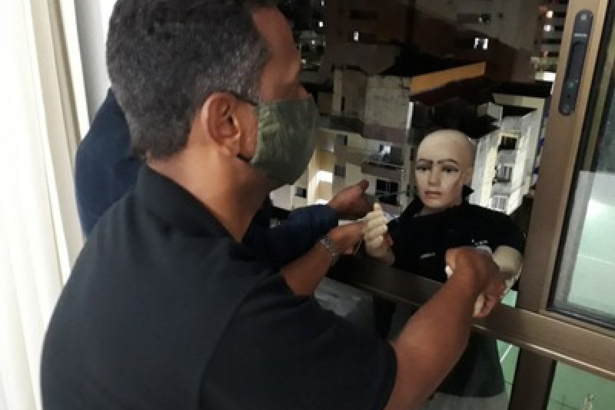 Polícia faz reconstituição de tentativa de feminicídio contra médica em Armação 