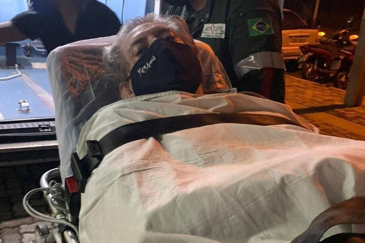 João de Deus deixa UTI, mas segue internado em Brasília