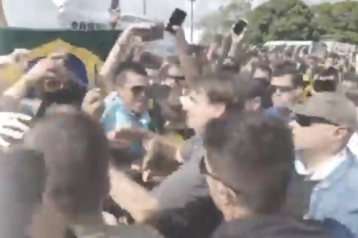 Vídeo: Bolsonaro visita cidade no Maranhão e é recepcionado por apoiadores