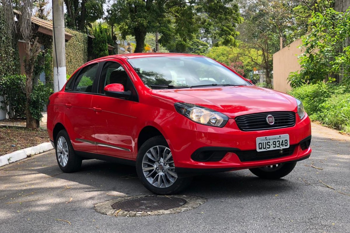 Avaliamos o veterano Fiat Grand Siena com GNV de fábrica