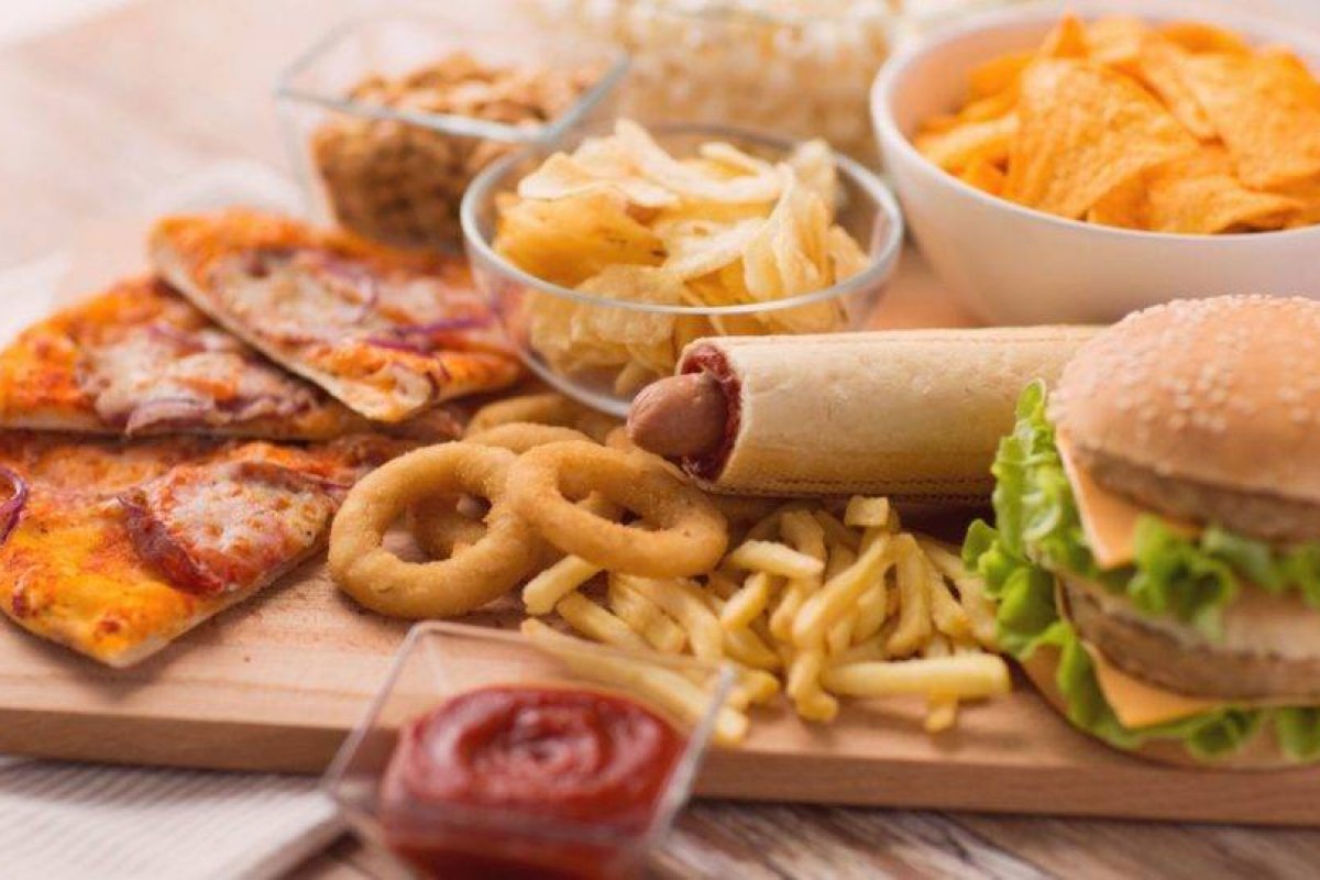 Consumo de ultraprocessados quase dobrou em faixa etária de maior risco durante pandemia