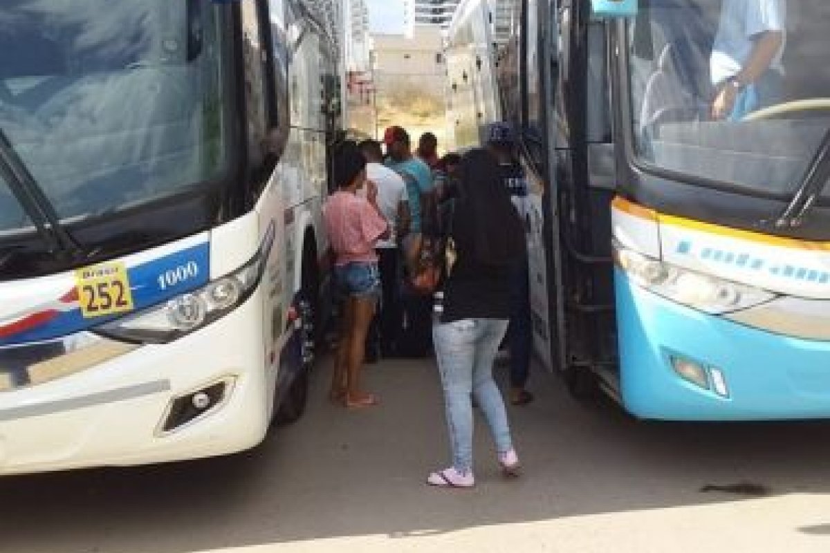 Dez veículos são apreendidos por fazer transporte clandestino, em Barreiras