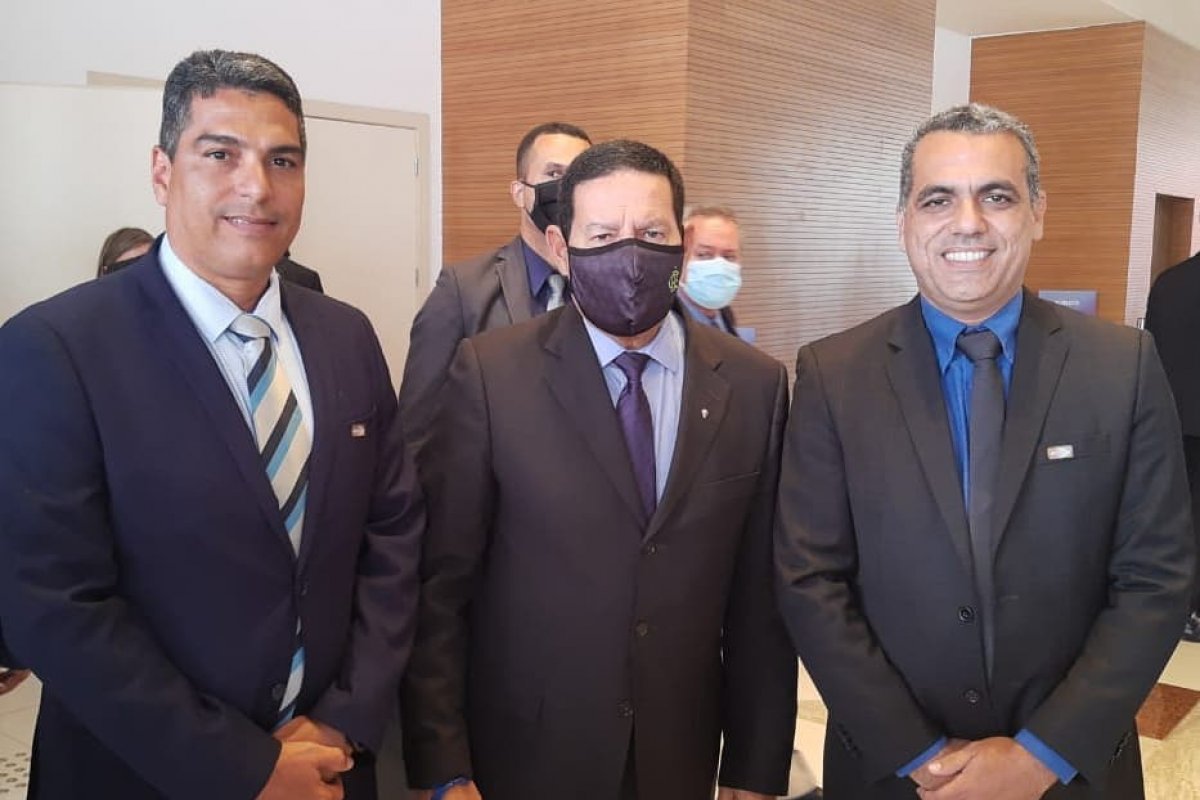 Como não conheço Cezar Leite se gravamos vídeos juntos? Era um boneco?, diz Mourão sobre comentários da internet