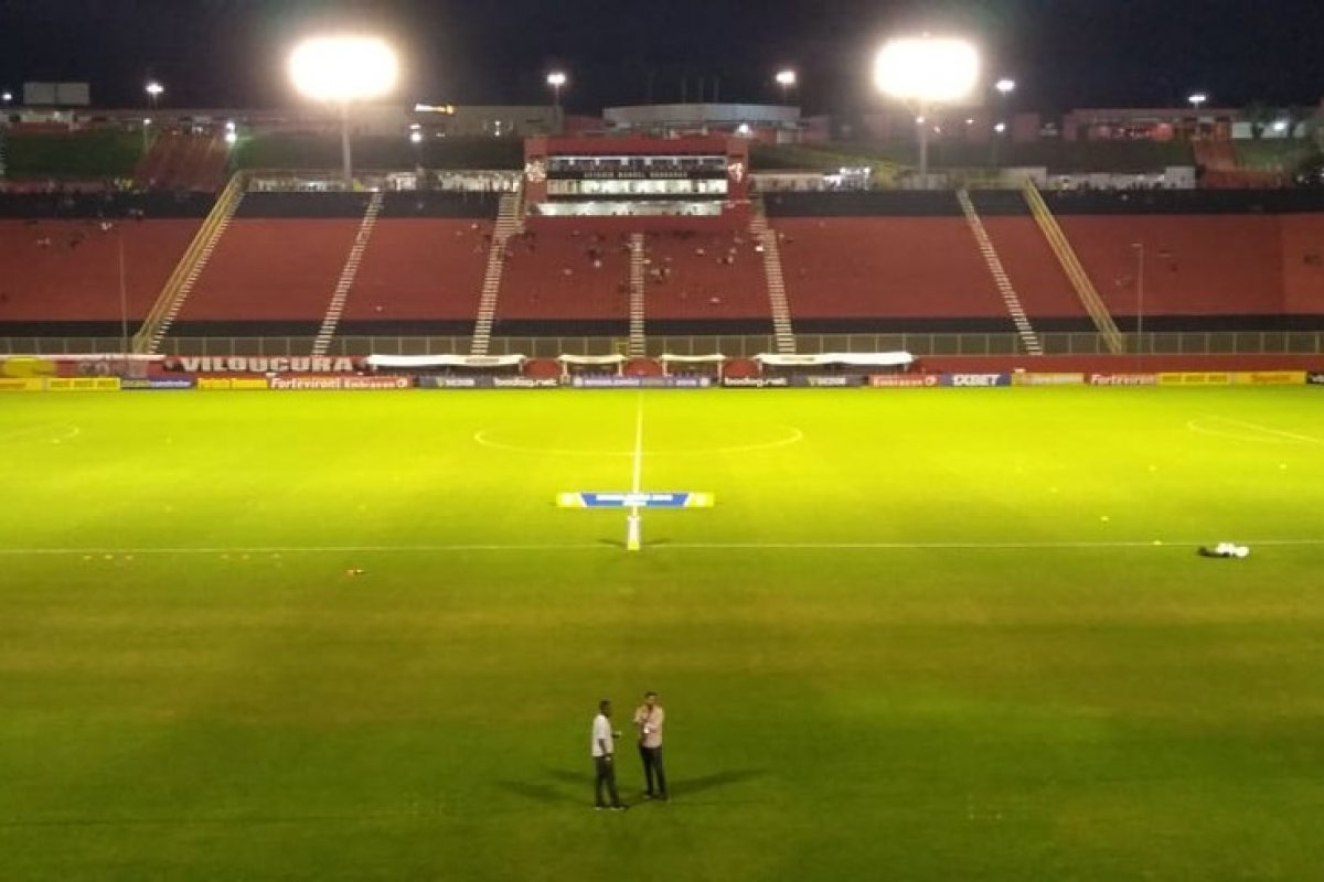Vitória desperdiça boas chances, empata sem gols com Brasil de Pelotas e aumenta série sem vencer